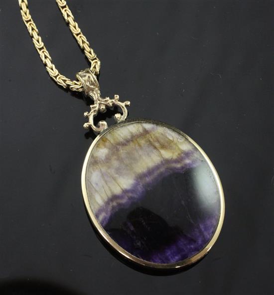 A modern 9ct gold mounted blue john oval pendant, together with a 14ct gold fancy box link chain, pendant 2.25in inc. bale.